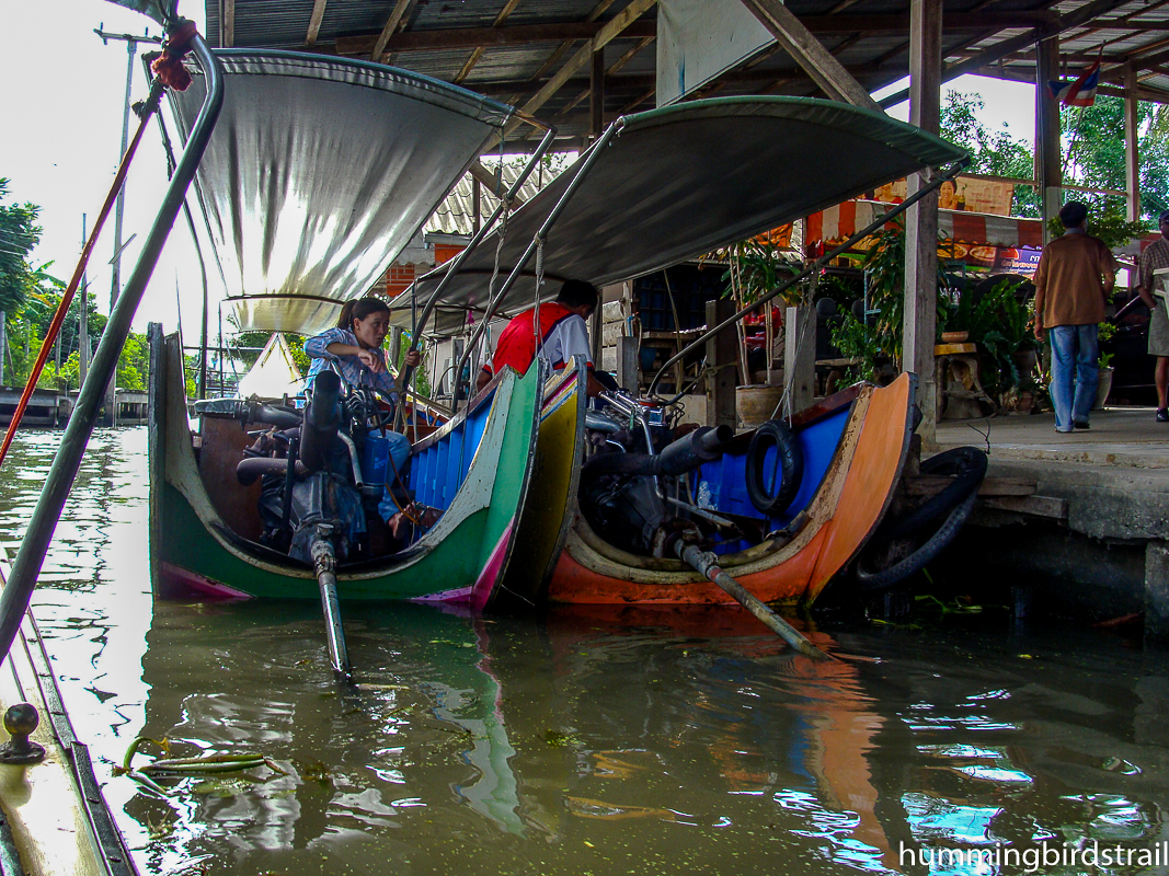 Place to hire boats for the floating market