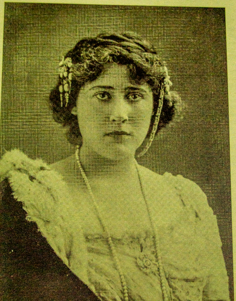 Miss Lily Hanbury. Half Tone by U. Ray and Sons, Photograph by Alfred Ellis and Walery